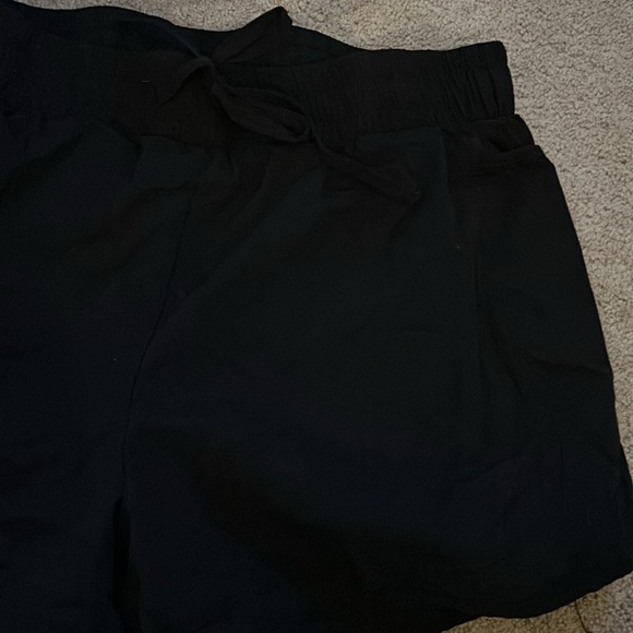 Black running shorts - Picture 5 of 8